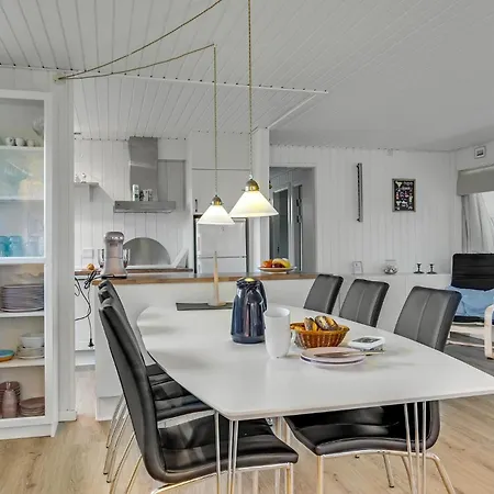 Holiday home Lovely In With Kitchen